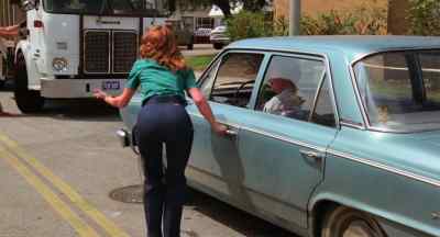- Move that truck now!
- Back it up? - Alligator