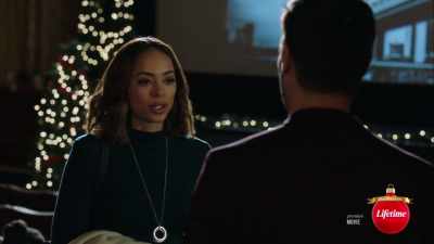 Movie about a charming man
trying to convince - Christmas Unwrapped