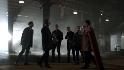 - Mr. Bertinelli...
- Fine. Relax, all right? - Arrow