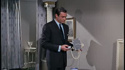 - Mr. Bond here. - Yes? - The room won't do. - I'm sorry. The bed's too small. One moment, sir. Did - From Russia with Love