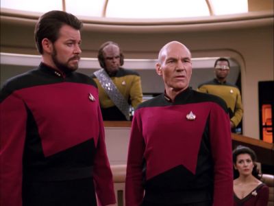 - Mr. Data, your analysis?
- The moon's altitude is 55,000 km. - Star Trek: The Next Generation
