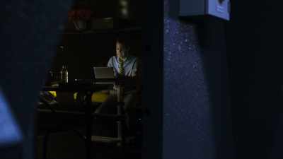 Mr. durant has been displaying
increasingly erratic behavior, - Deep Blue Sea 2