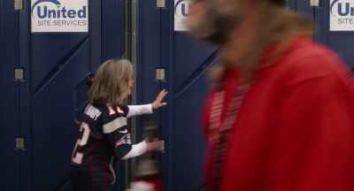 Mr. Fieri, I'm sorry,
I think you have my strap-on. - 80 for Brady
