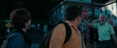 - Mr. Harkin! What's going on?
- Evacuation! The fire! - Super 8