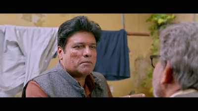 Mr. Jagjit, your son is
a very dedicated worker. - Dream Girl