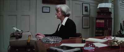 Mr. Jennings is in the back.
He'll sign for it. - Three Days of the Condor
