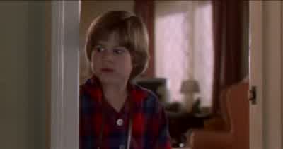 Mr. Jernigan, follow me. Slowly. Go, Doris. - Home Alone 3