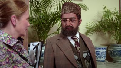 Mr Khan Community leader They all know me - Citizen Khan