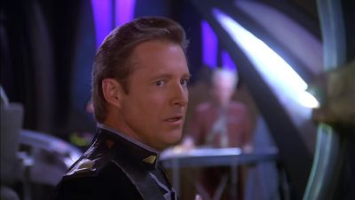 - Mr. Lennier?
- It's not moving. - Babylon 5