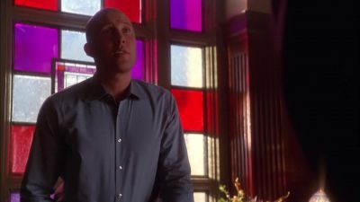 Mr. Olsen has to get back to Metropolis. - Smallville