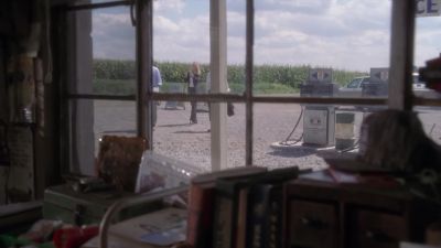 - Mr. President, the first lady is back.
- Bring her on. - The West Wing