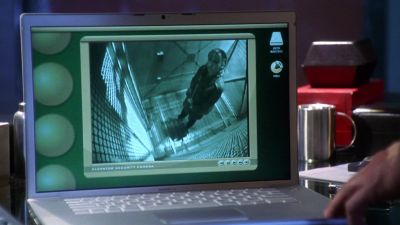Mr. Queen, its Chloe Sullivan.
Clark sent me. - Smallville