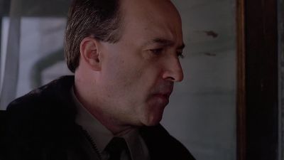 Mr Skur? It's the sheriff.
Will you open up, please? - The X-Files
