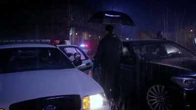 - Mr. Valera, I'm Detective Lustiger.
- Where are they? - Acts of Vengeance