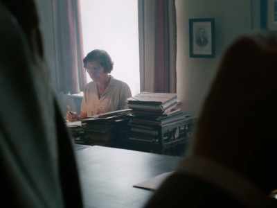 Mrs. Menasse put it at the bottom.
Could you do something? - Fabian: Going to the Dogs