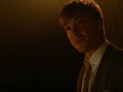 Mrs. Moll, you're looking for your keys.
Here you are. - Fabian: Going to the Dogs