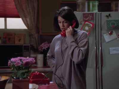 Mrs. Tracewski?
This is Lois Lane in 105. - Lois & Clark: The New Adventures of Superman