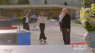 Ms. Mueller!
Welcome to Hotel Phoenicia. - Mix Up in the Mediterranean