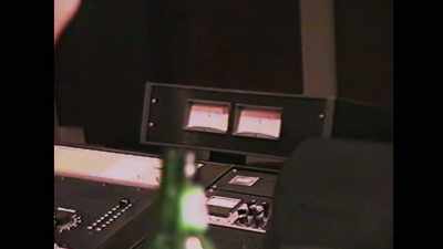 [Ms. Roxy]♪ Wu-Tang,
Wu-Tang ♪ - Wu-Tang Clan: Of Mics and Men