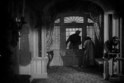 - Ms. Sonia's asleep.
- Open this door, let me in. - Bright Leaf