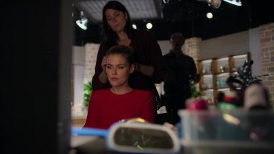Ms. Walker, call for you. - Marvel's Jessica Jones