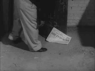 Much has been written about
the flying saucers in 'Plan 9'. - Plan 9 from Outer Space
