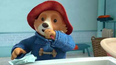 [muffled] But you mustn't forget
the ones at the back, - The Adventures of Paddington