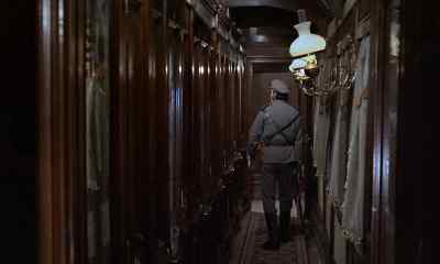 (Muffled scream) - Horror Express