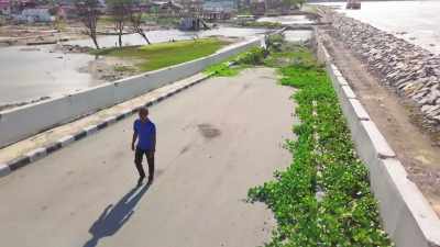 [Muhidin] This is the Palu
impact bridge, - Mysteries of the Abandoned