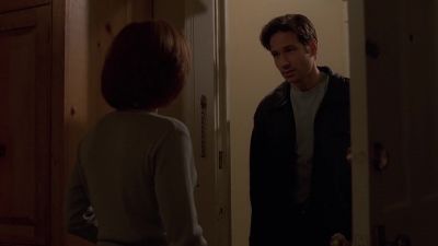 - Mulder, what's up?
- Scully... - The X-Files