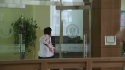물렸지? 물린 거 맞지? 아니야, 나… - All of Us Are Dead