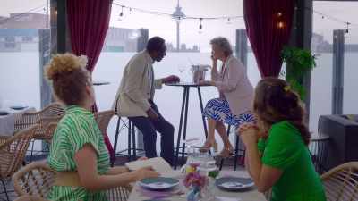 - Mum!
- (BOTH CHUCKLE) - Eat, Love, London