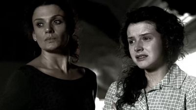 -Mum, Mum! -Deb. - Wentworth