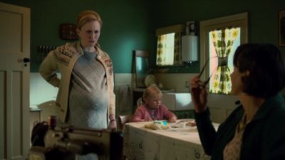 - Mum...
- No, it can't be. - Call the Midwife