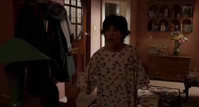 - Mum?
- What? - Paperhouse