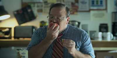 [munching loudly] - Players