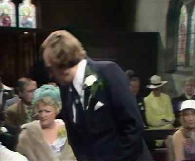 Murph, come on.
I can't find the ring. - Last of the Summer Wine
