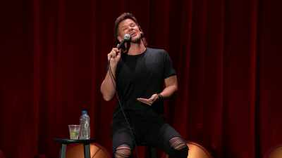 Musel se učit s otevřenou pusou. - Theo Von: Regular People