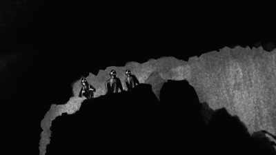 [MUSIC BECOMES OMINOUS] - Unknown: Cave of Bones