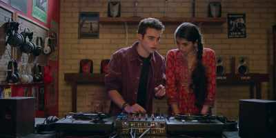 - [music changing] - Spin