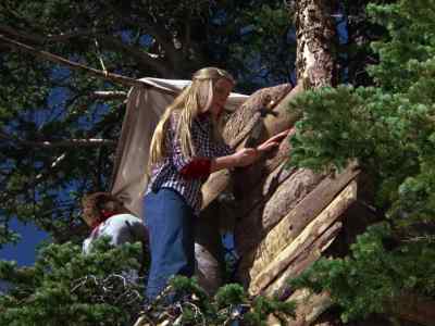 [ music continually playing ] - Mountain Family Robinson