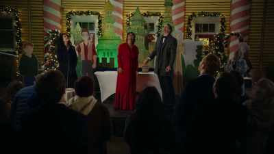 (music continues)
(chattering continues) - Magic in Mistletoe