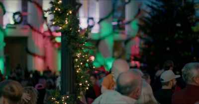[music continues]
[jingling continues] - Christmas at Xander Point