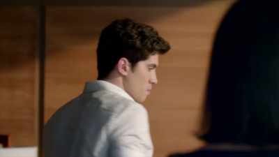 [music continues] - Famous in Love