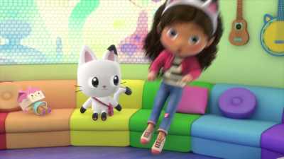 -[music couch chimes]
-[laughs] I love this couch. - Gabby's Dollhouse