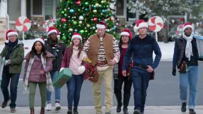 [MUSIC - CRAIN, "DECK THE
HALLS"] - Haul Out the Holly