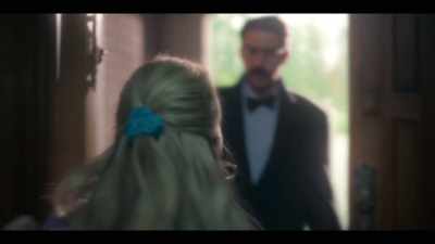 -[music crescendos]
-[Dani gasps] - The Haunting of Bly Manor