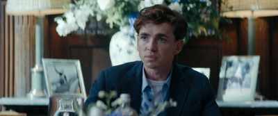Music? Newton made music? - The Man Who Fell to Earth