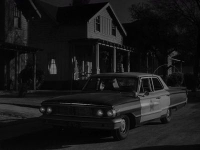 [ MUSIC PLAYING,
LAUGHTER IN DISTANCE ] - The Andy Griffith Show
