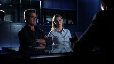 (music playing on radio) - CSI: Crime Scene Investigation